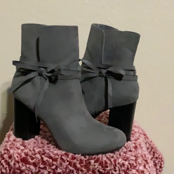 Boots - Picture 2 of 4